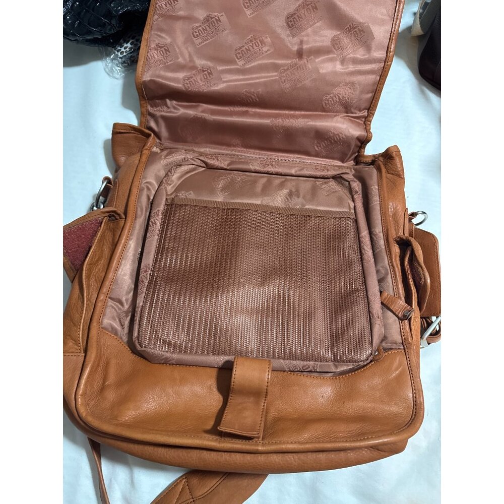 Canyon Outback Fusion Creative Leather Convertible Backpack/Messenger Bag 28-111